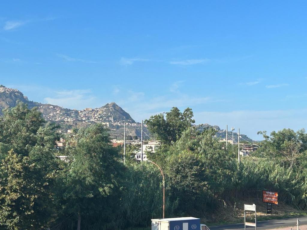 Nina Apartament Giardini Naxos Con Posto Auto Экстерьер фото