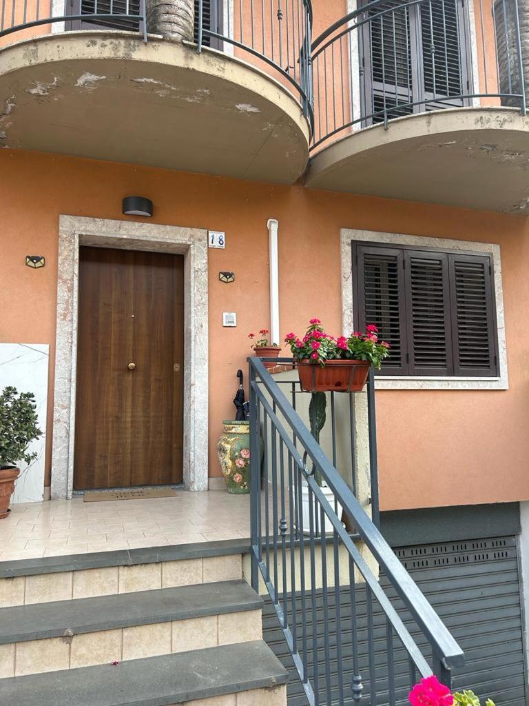 Nina Apartament Giardini Naxos Con Posto Auto Экстерьер фото